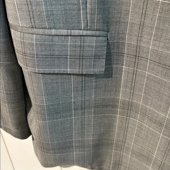 Like New Brooks Brothers regent fit 1818 suit 100% wool 44L 38W